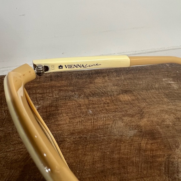 1970s Vintage Viennaline White & Tan Retro 130 Sunglasses - Picture 4 of 4